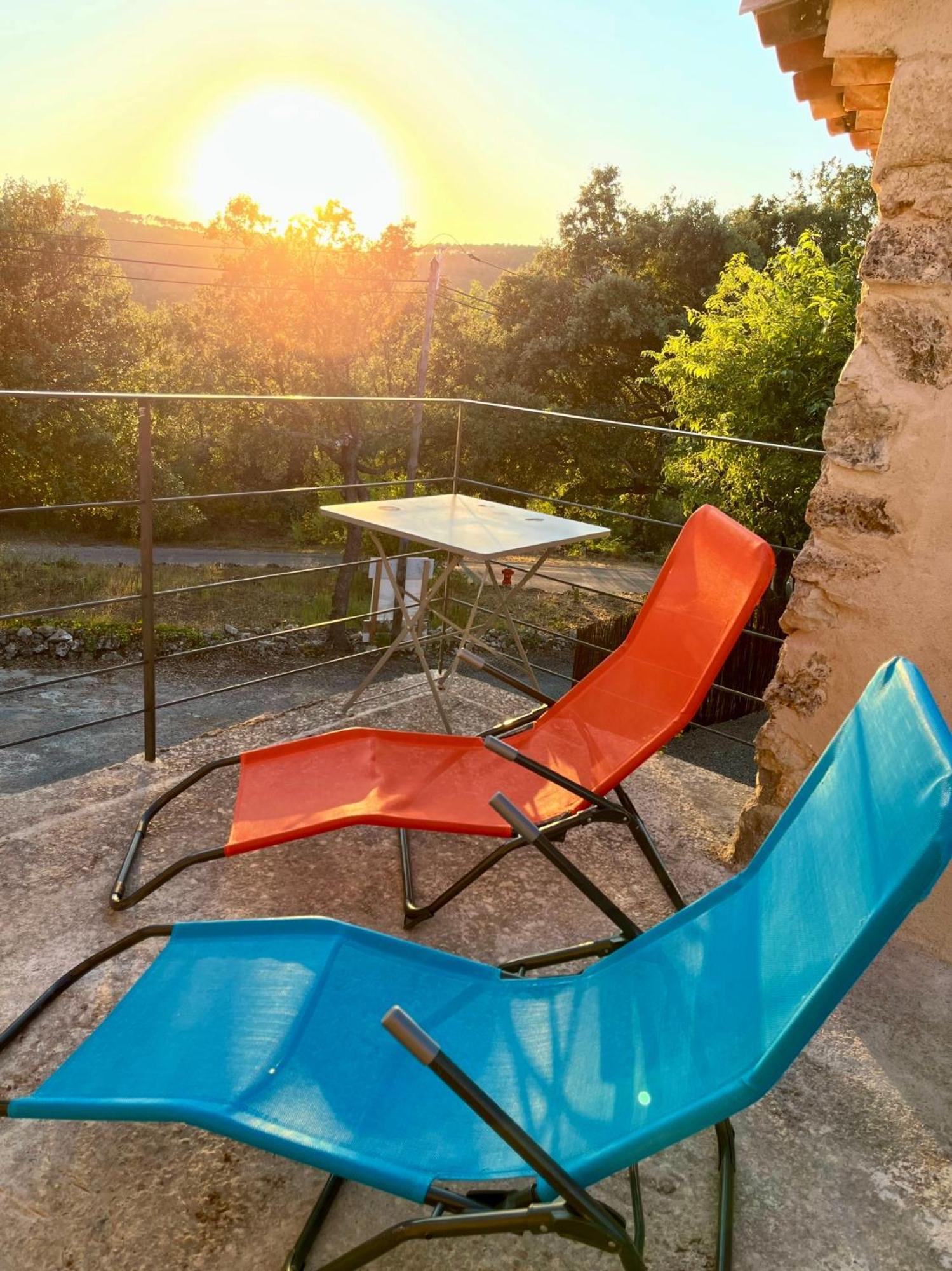 La Parenthese Du Var - Gite Avec Grande Terrasse Vue Sur Piscine Saint-Antonin-du-Var Exteriör bild